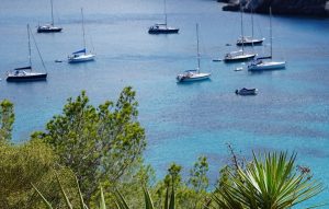 Lee más sobre el artículo Que ver en las Islas Pitiusas – Alquilar un barco de Ibiza a Formentera