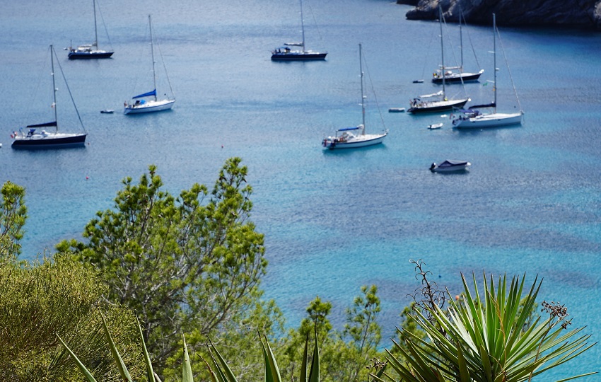 Lee más sobre el artículo Que ver en las Islas Pitiusas – Alquilar un barco de Ibiza a Formentera