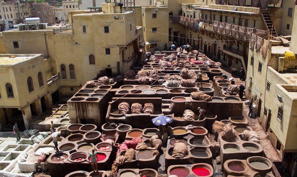 Lee más sobre el artículo 7 lugares qué ver en Fez que te harán viajar al pasado