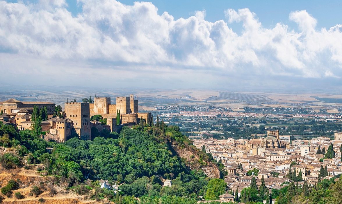Lee más sobre el artículo Granada, una ciudad donde la historia y la magia se sienten en cada esquina