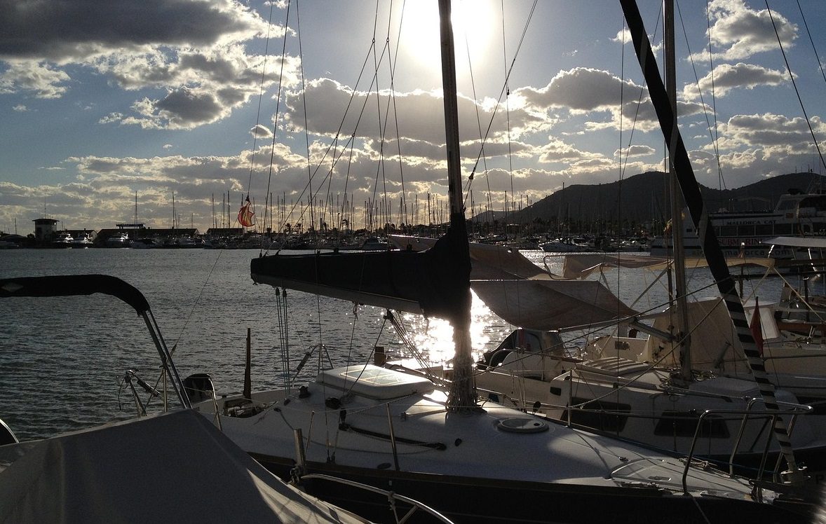 Lee más sobre el artículo Excursiones en barco en Alcudia: La mejor forma de descubrir la bahía de Alcudia