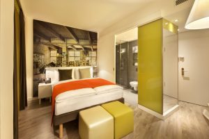 Lee más sobre el artículo ¿Por qué los amenities personalizados marcan la diferencia en un hotel?