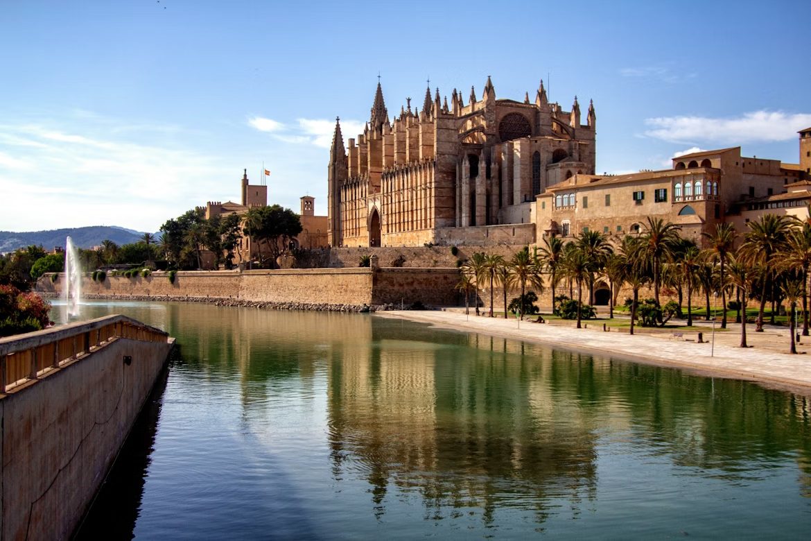 Lee más sobre el artículo ¿Por qué viajar a Mallorca en Semana Santa es una idea perfecta para tu próxima escapada?
