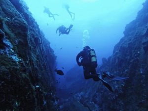 Lee más sobre el artículo ¿Qué hacer en Lanzarote más allá de lo típico? Naturaleza, mar y aventura