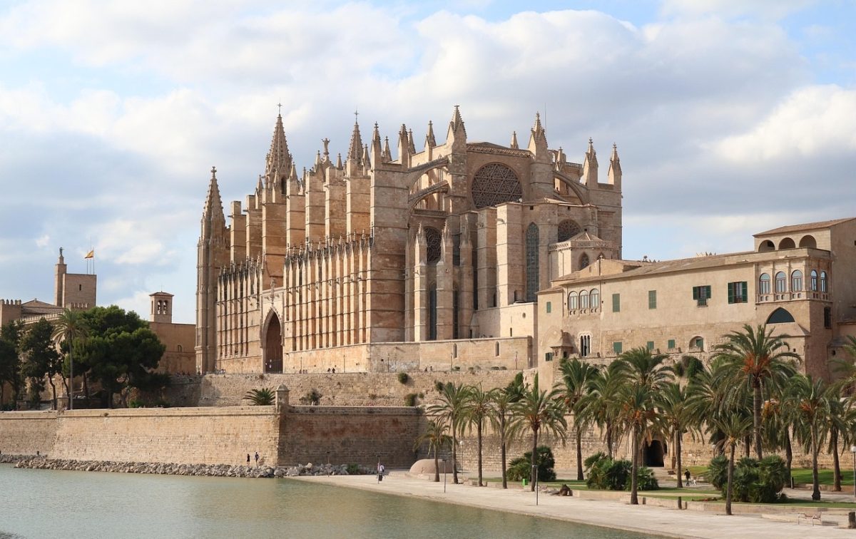 Lee más sobre el artículo Vacaciones de Semana Santa 2027 en Mallorca: ¿Por qué conviene reservar con tiempo?